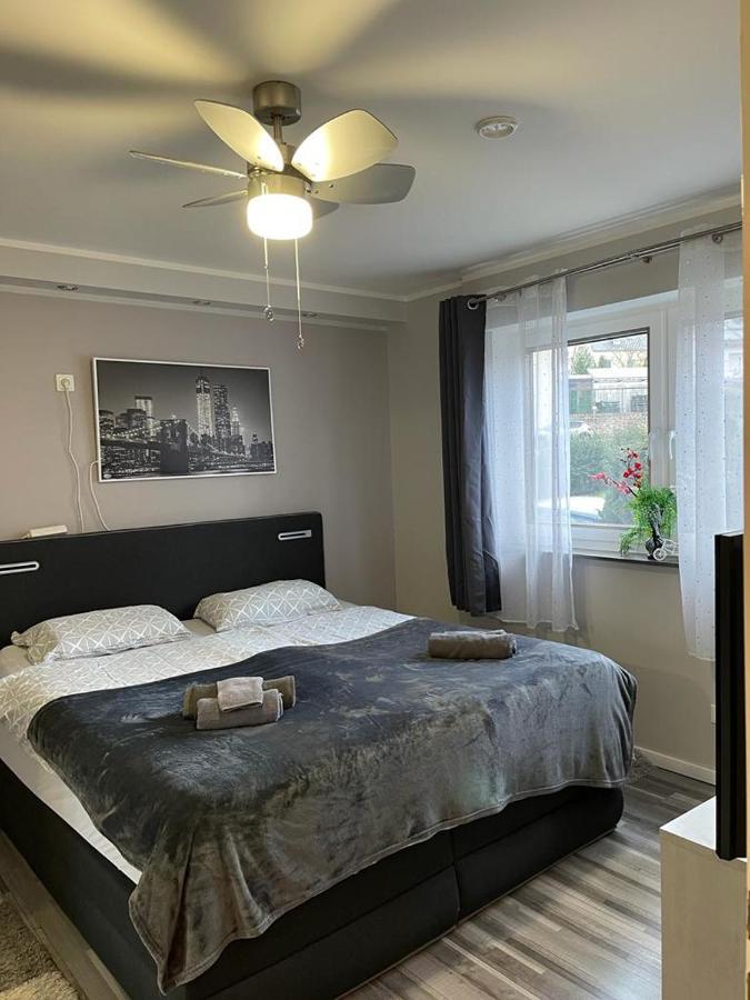 Apartment Ferienwohnung Grafschaft Mit Balkon